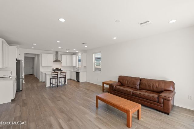 7787 S Wolf Creek Drive, Tucson, AZ 85757