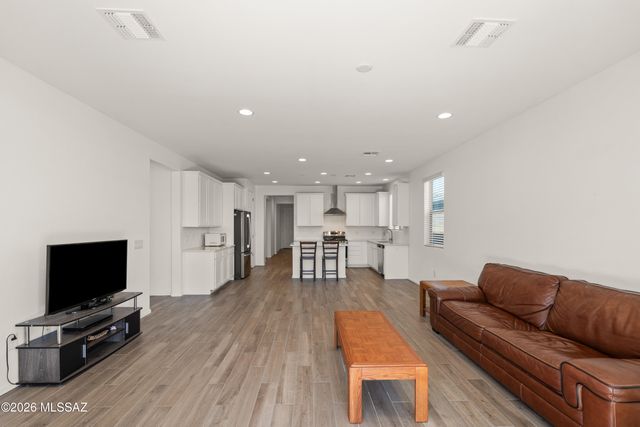 7787 S Wolf Creek Drive, Tucson, AZ 85757