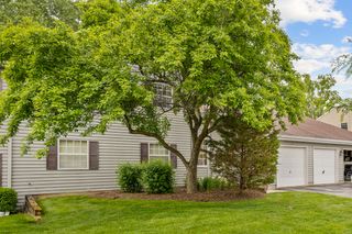 27 N Victoria Lane G, Streamwood, IL 60107