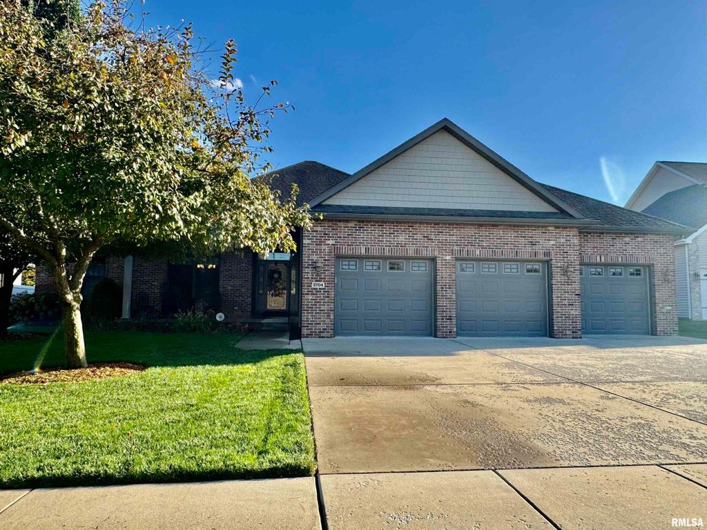 3704 DOE RUN Trail, Springfield, IL 62711