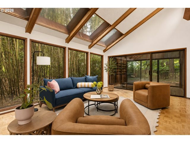 8350 Sw 135TH Ave, Beaverton, OR 97008