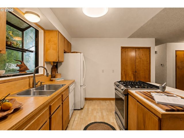 8350 Sw 135TH Ave, Beaverton, OR 97008