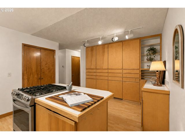8350 Sw 135TH Ave, Beaverton, OR 97008