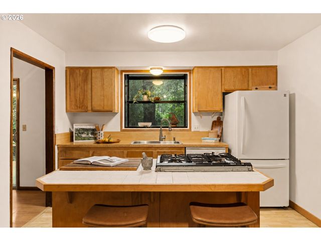 8350 Sw 135TH Ave, Beaverton, OR 97008