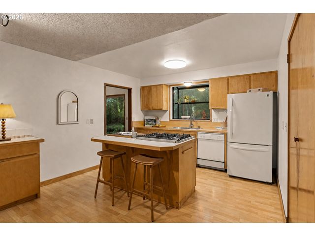 8350 Sw 135TH Ave, Beaverton, OR 97008