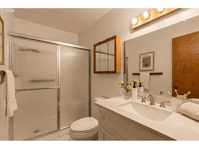 8350 Sw 135TH Ave, Beaverton, OR 97008