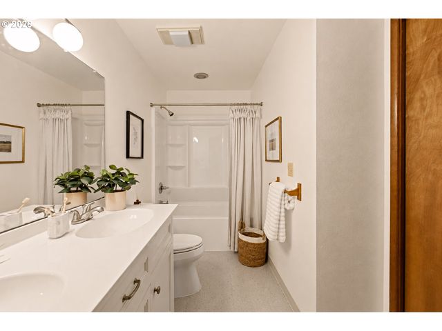 8350 Sw 135TH Ave, Beaverton, OR 97008