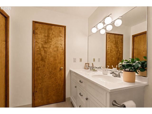 8350 Sw 135TH Ave, Beaverton, OR 97008