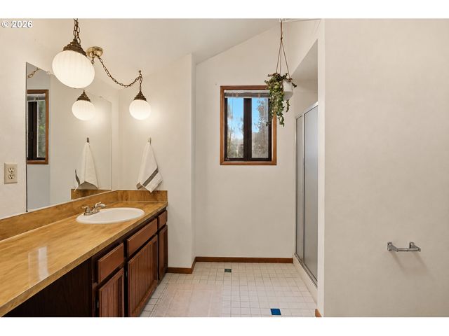 8350 Sw 135TH Ave, Beaverton, OR 97008