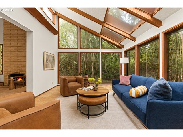 8350 Sw 135TH Ave, Beaverton, OR 97008