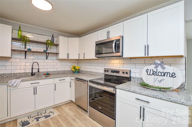 9313 Trinity Road, Charlotte, NC 28216