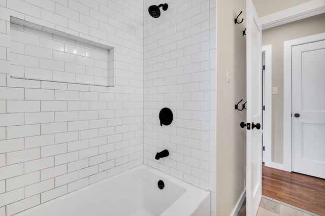 107 Sewell Avenue, Midlothian, TX 76065