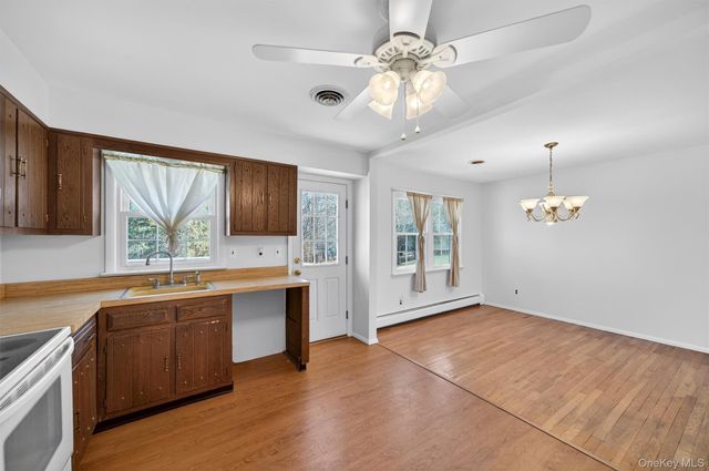 11 Hilltop Lane, Warwick, NY 10990