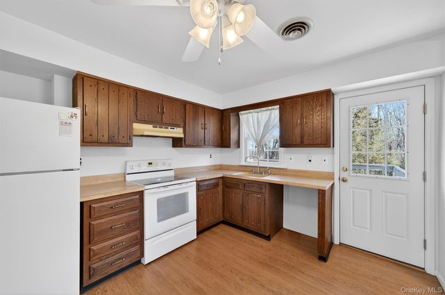 11 Hilltop Lane, Warwick, NY 10990