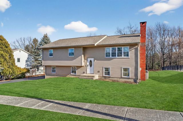 11 Hilltop Lane, Warwick, NY 10990