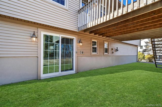 11 Hilltop Lane, Warwick, NY 10990