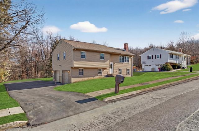 11 Hilltop Lane, Warwick, NY 10990