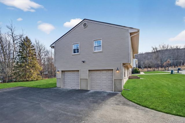 11 Hilltop Lane, Warwick, NY 10990