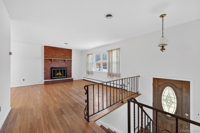 11 Hilltop Lane, Warwick, NY 10990