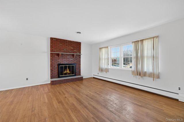 11 Hilltop Lane, Warwick, NY 10990