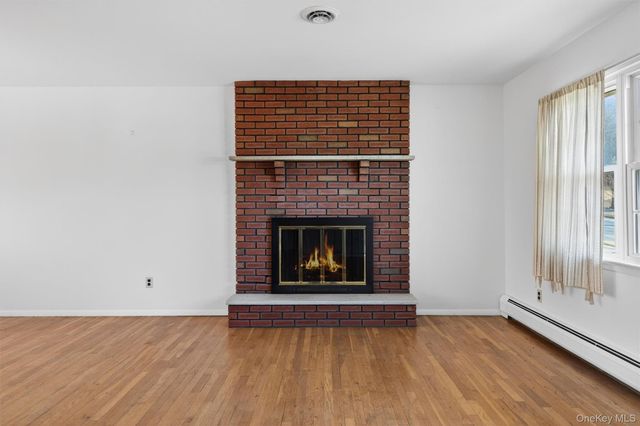 11 Hilltop Lane, Warwick, NY 10990