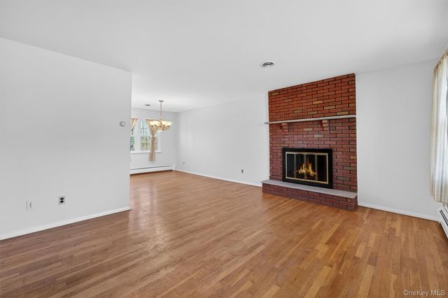 11 Hilltop Lane, Warwick, NY 10990