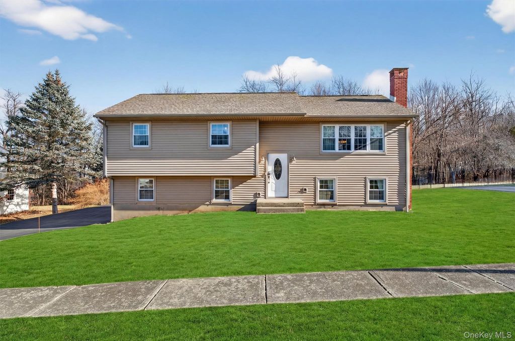 11 Hilltop Lane, Warwick, NY 10990