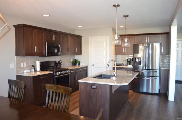 9319 Twin Leaf Court, Roanoke, IN 46783