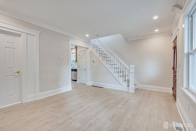 8 Fox Road, Edison, NJ 08817