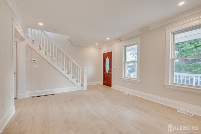 8 Fox Road, Edison, NJ 08817