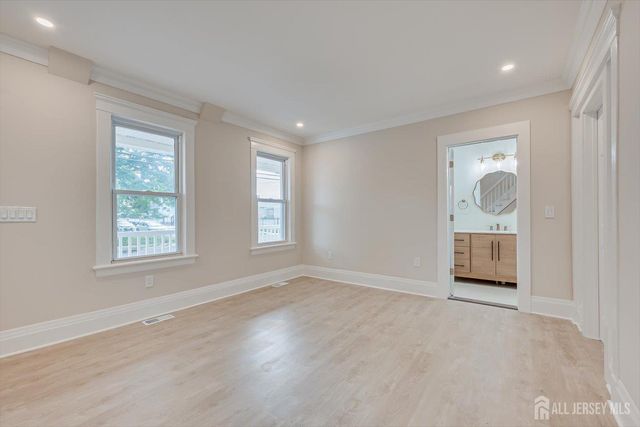 8 Fox Road, Edison, NJ 08817
