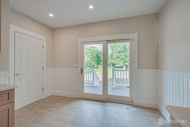 8 Fox Road, Edison, NJ 08817