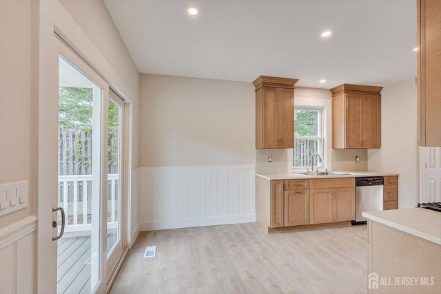 8 Fox Road, Edison, NJ 08817