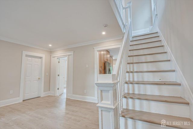 8 Fox Road, Edison, NJ 08817