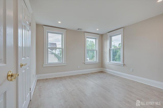 8 Fox Road, Edison, NJ 08817