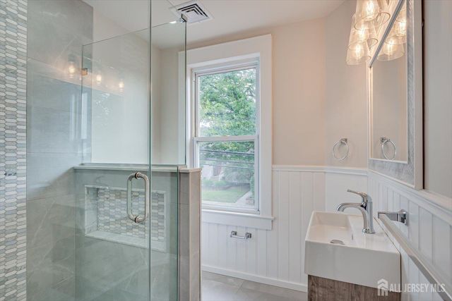 8 Fox Road, Edison, NJ 08817