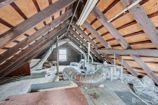 8 Fox Road, Edison, NJ 08817