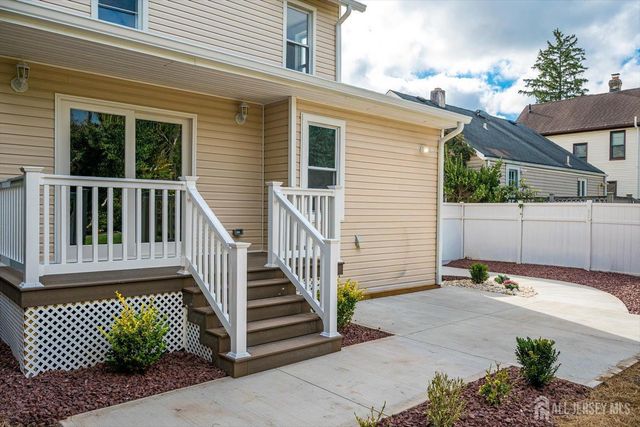 8 Fox Road, Edison, NJ 08817