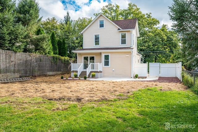 8 Fox Road, Edison, NJ 08817