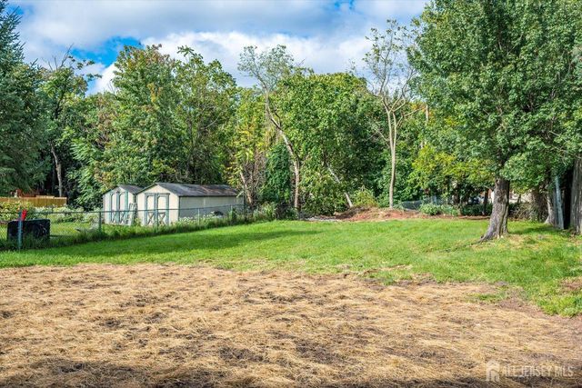 8 Fox Road, Edison, NJ 08817