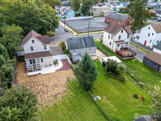 8 Fox Road, Edison, NJ 08817