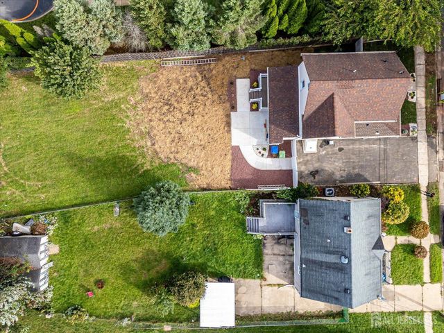 8 Fox Road, Edison, NJ 08817