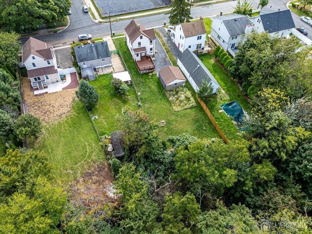 8 Fox Road, Edison, NJ 08817
