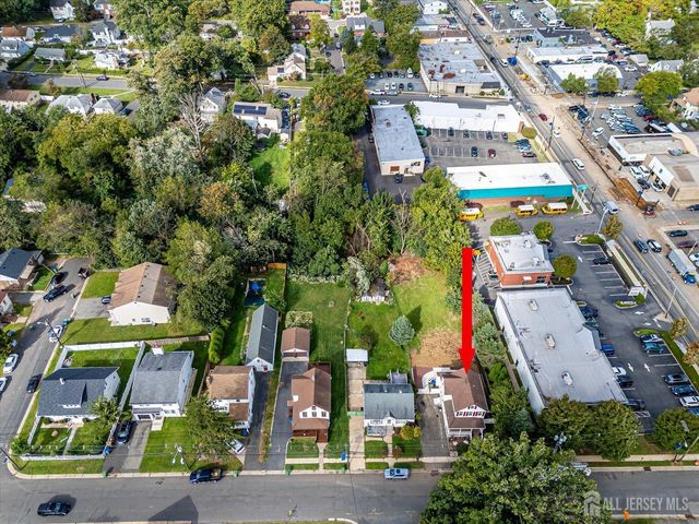 8 Fox Road, Edison, NJ 08817