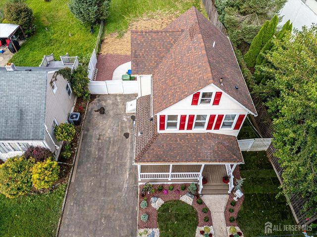 8 Fox Road, Edison, NJ 08817