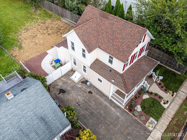 8 Fox Road, Edison, NJ 08817