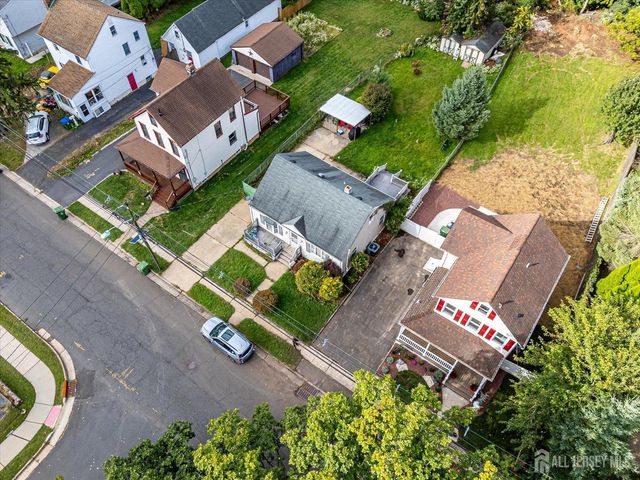8 Fox Road, Edison, NJ 08817