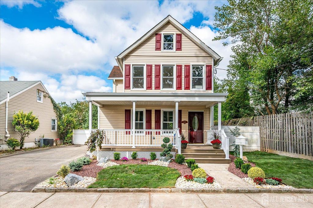 8 Fox Road, Edison, NJ 08817