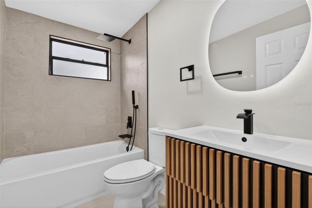 6020 CRESTHILL DRIVE, Tampa, FL 33615