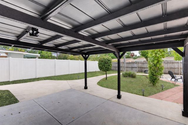 6020 CRESTHILL DRIVE, Tampa, FL 33615